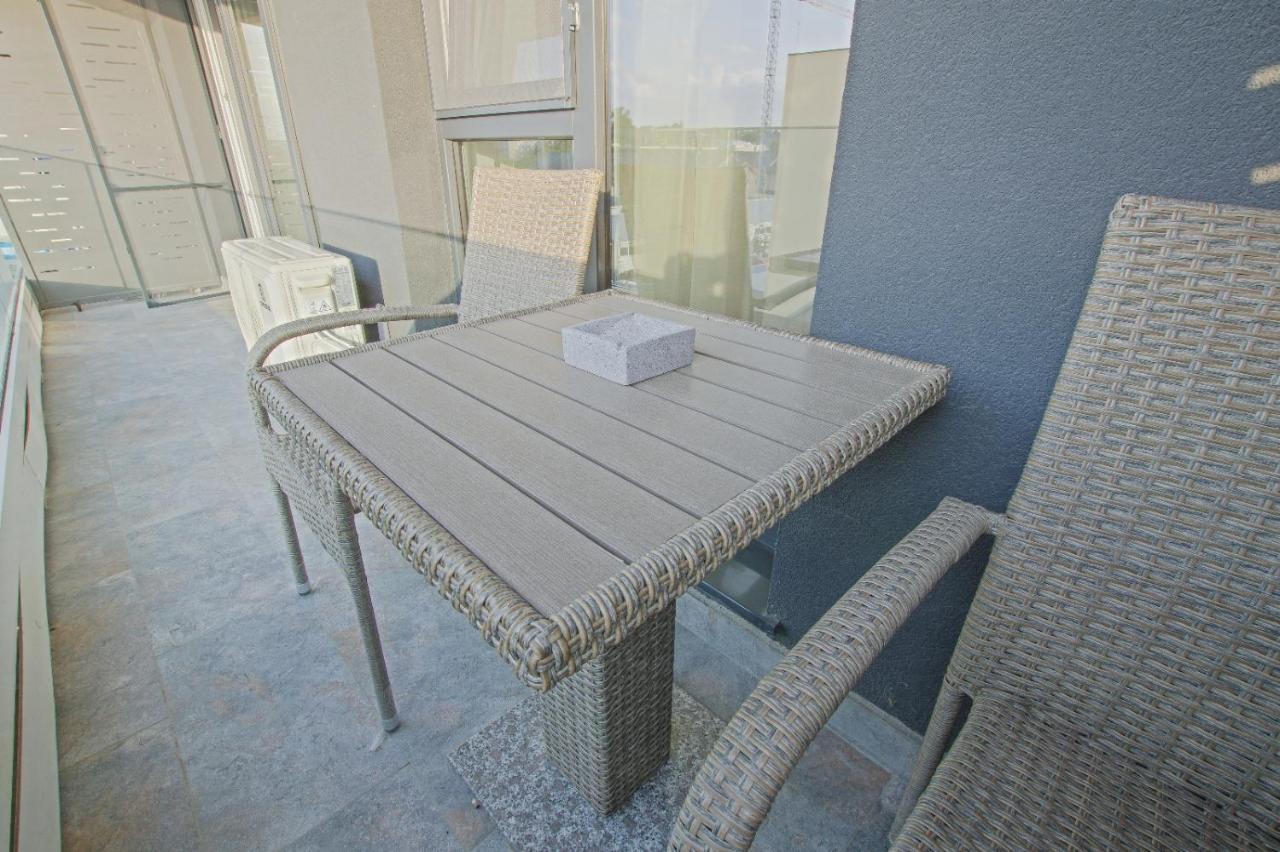 Himson-Beige Apartment Яссы Экстерьер фото